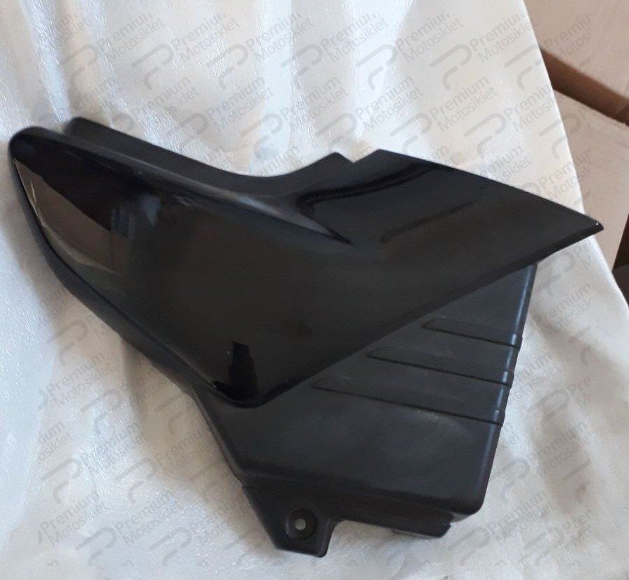 YBR 125 SAĞ YAN ORTA KAPAK (2006-2007 MODEL YILLARI) SİYAH