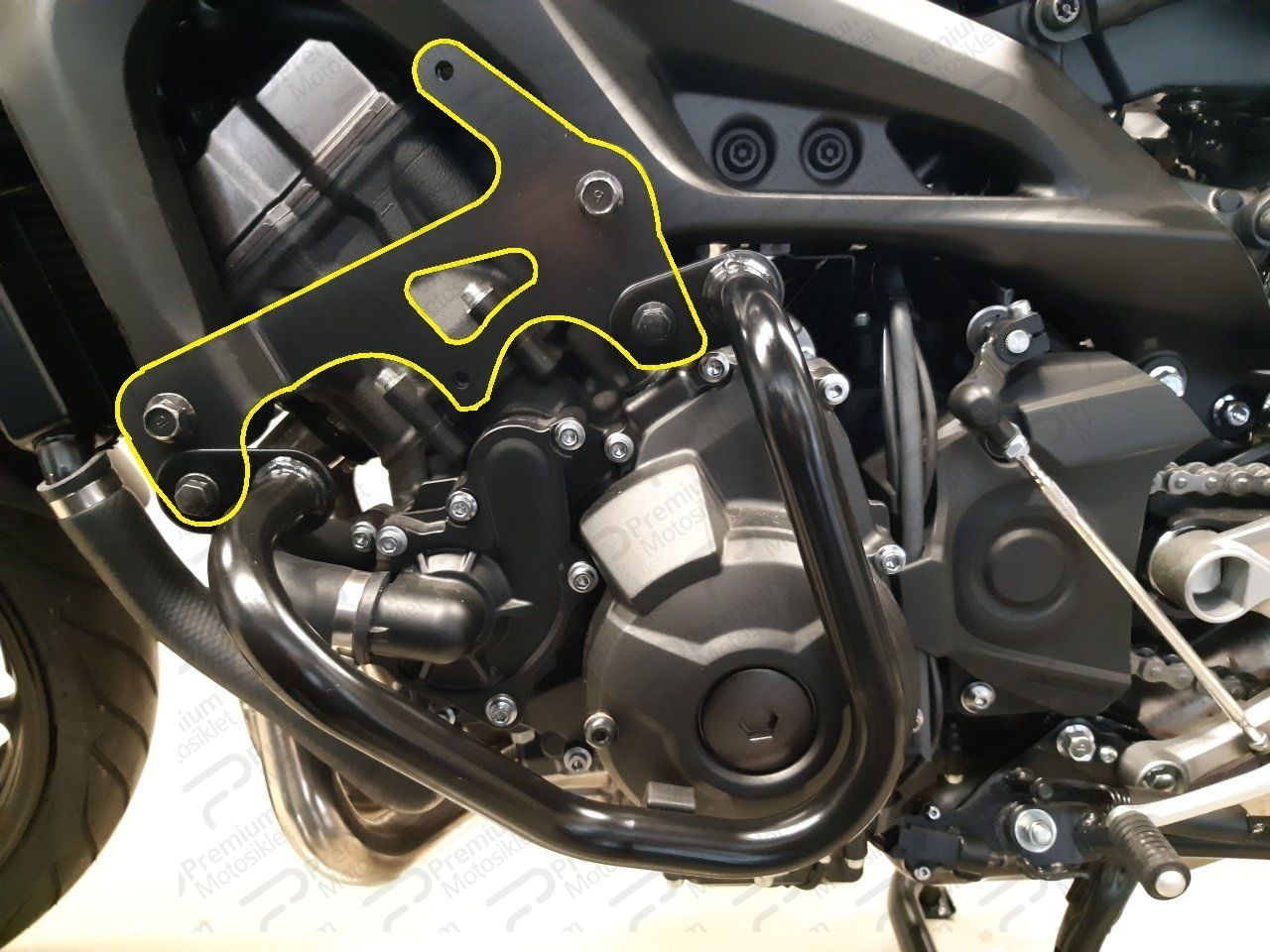 TRACER 900 SOL MOTOR KORUMA DEMİRİ BRAKETİ (2015-2020) POLICE EDITION